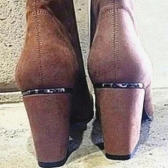 NIB DKNY Cavale Stretch Ankle Booties Size 9 Tan - Picture 9 of 12